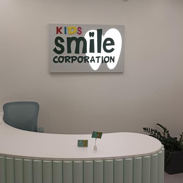 Световой короб на ресепшн Световой короб стоматологии